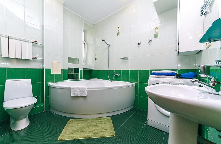 Househome Kiev Bagian luar foto